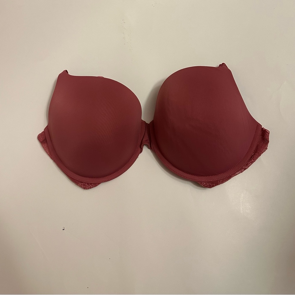 Victoria Secret 36 DDD bras full coverage 
1 Pink T-shirt bra by Victoria Secret